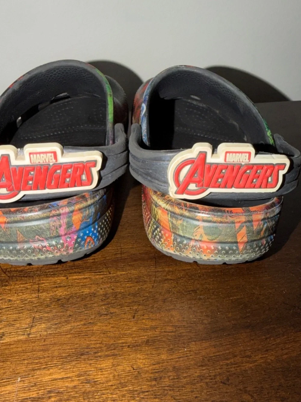 Crocs Marvel Avengers Unisex Kids w/ Marvel Symbol Charms Graffiti Style Sz C 11